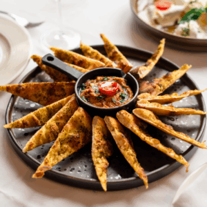 “HUMUS ARTIZANAL” ME QIQRA, DOMATE TË THATA E KËRCE  PITEJE TË PJEKUR NË TULLË