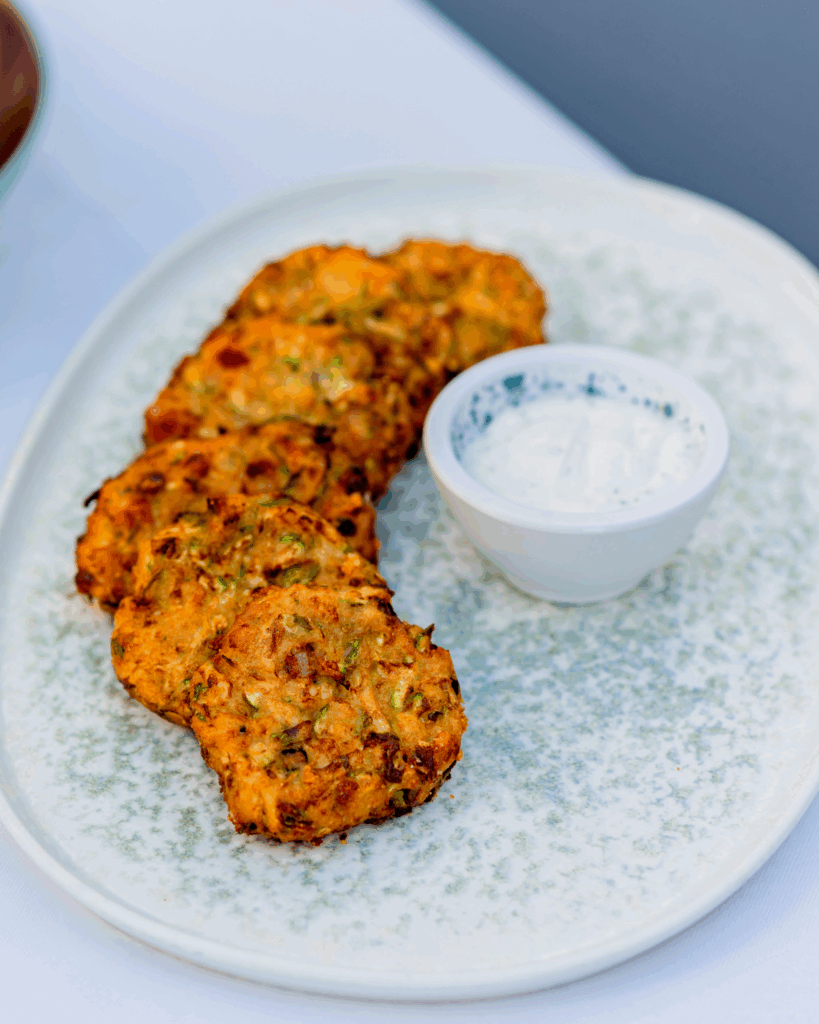 QOFTE KUNGULLI FRESKUAR ME SALCË NENEXHIKU