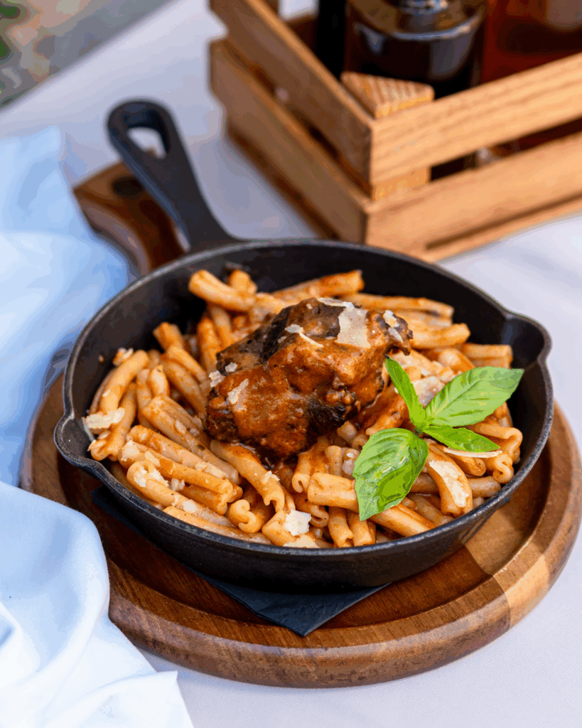 “RAGU” VIÇI ME “CASERECCE”(‘abbondante’ dhe e shijshme fiks si në Toskanë)