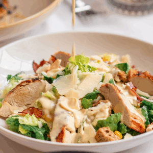 SALLATË ÇEZAR ME GJOKS PULE