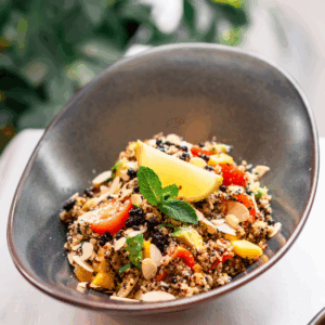 SALLATË “QUINOA & AVOCADO”