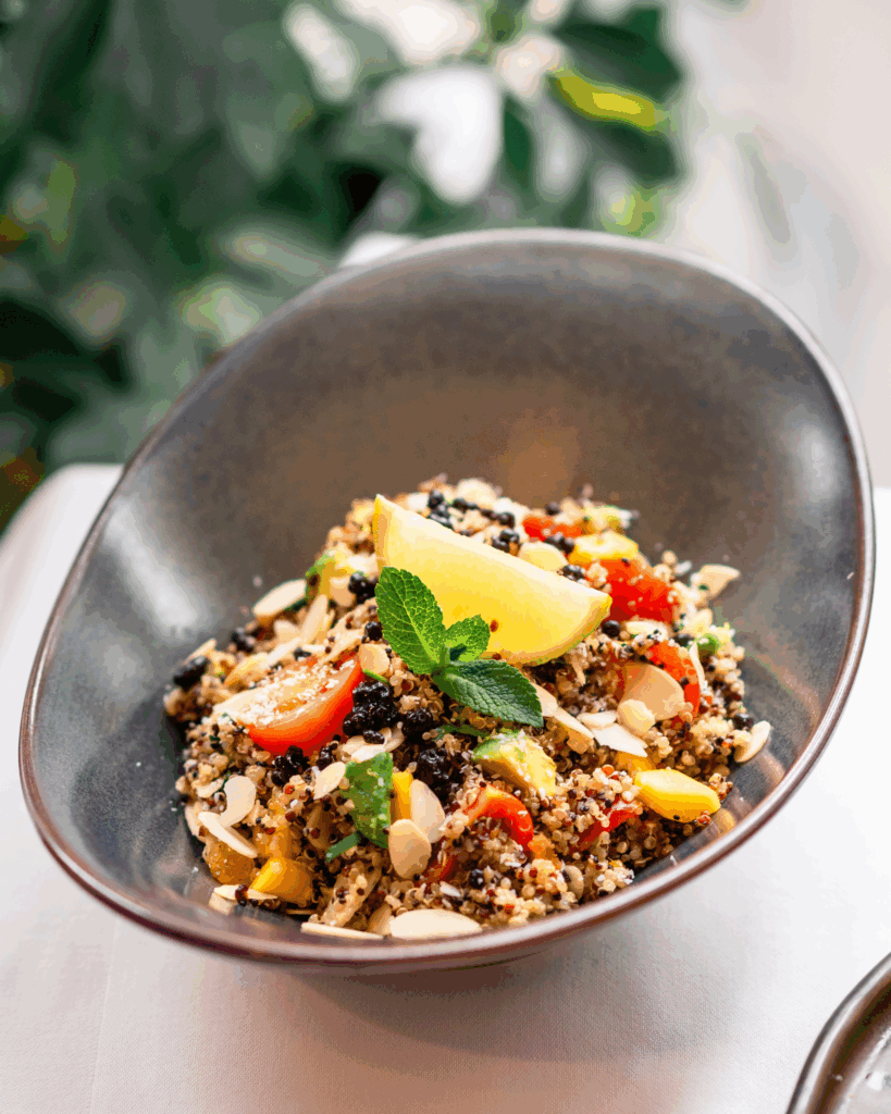 SALLATË “QUINOA & AVOCADO”