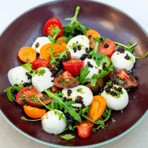 SALLATË ME RUKOLA, POMODORINI & “MOZZARELLA”