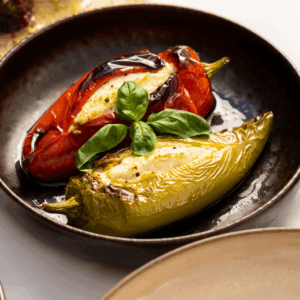 SPECA TË FURRËS MBUSHUR ME GJIZË, DJATHË E ERËZA